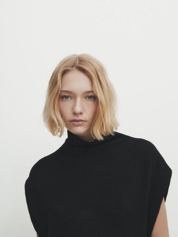 Elegant minimalist extended knit dress